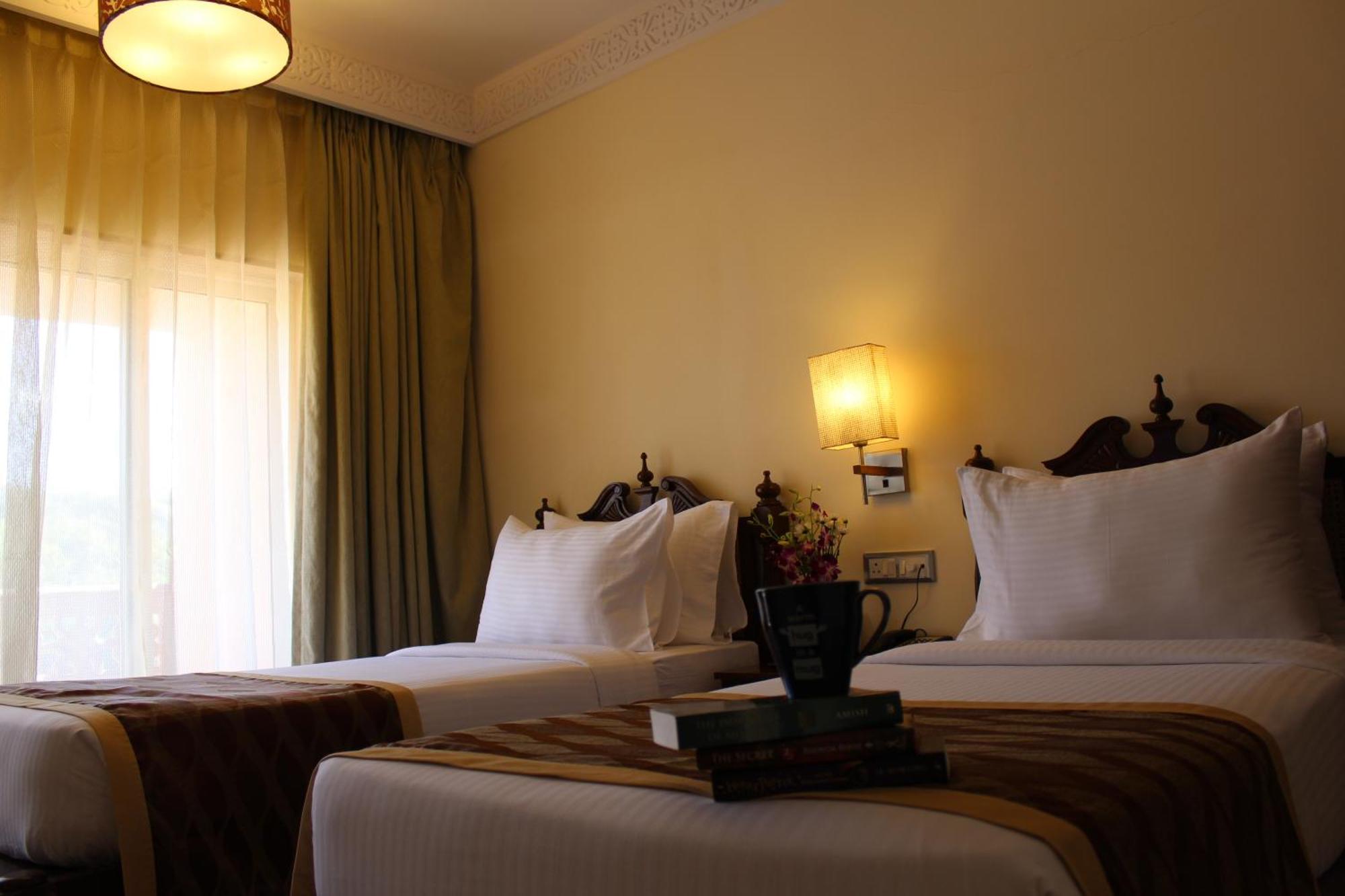 เอฟเวอร์ไชน์ รีสอร์ต มหาพาเลศวร Hotel มหาบาเลชวาร์ ภายนอก รูปภาพ