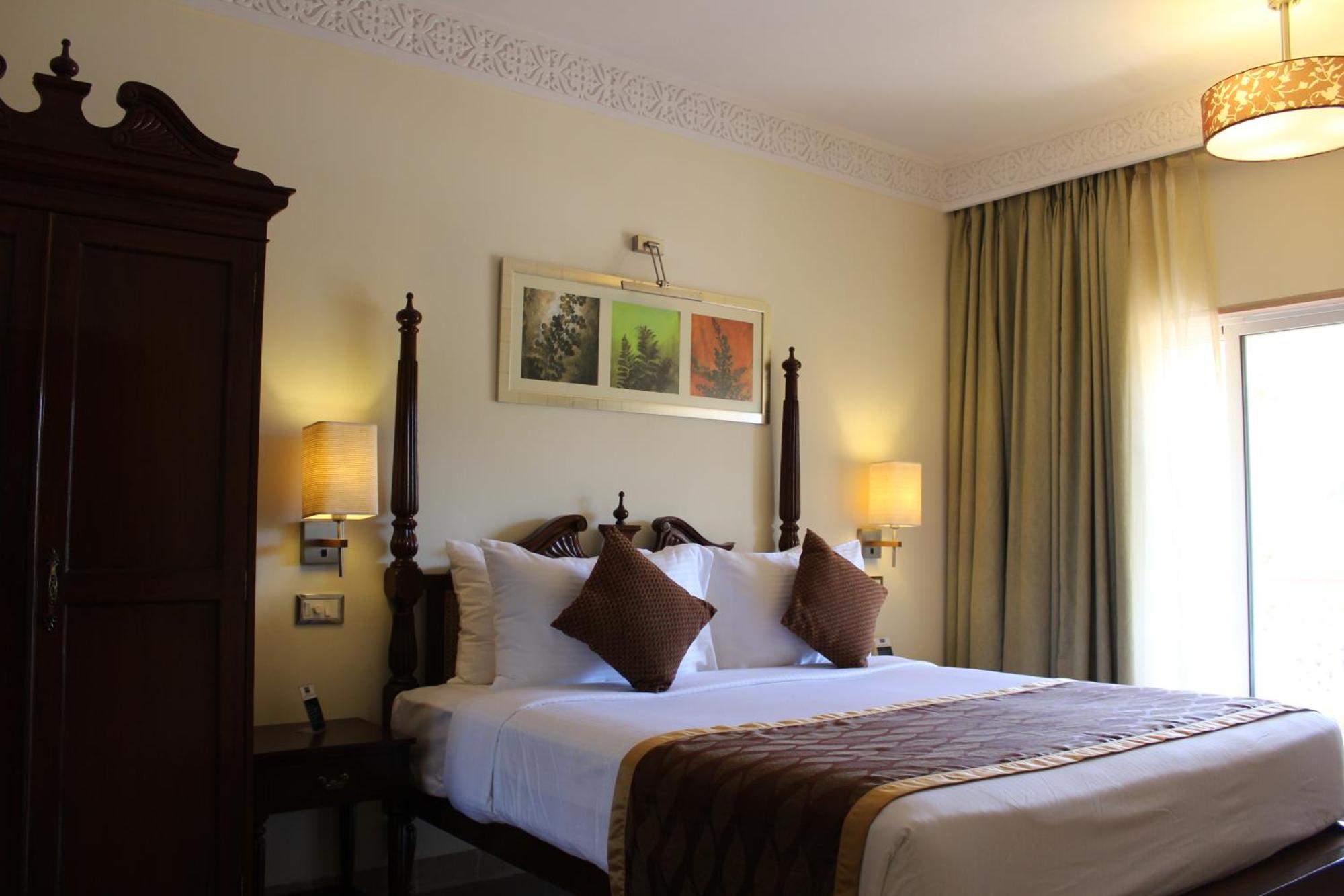 เอฟเวอร์ไชน์ รีสอร์ต มหาพาเลศวร Hotel มหาบาเลชวาร์ ภายนอก รูปภาพ