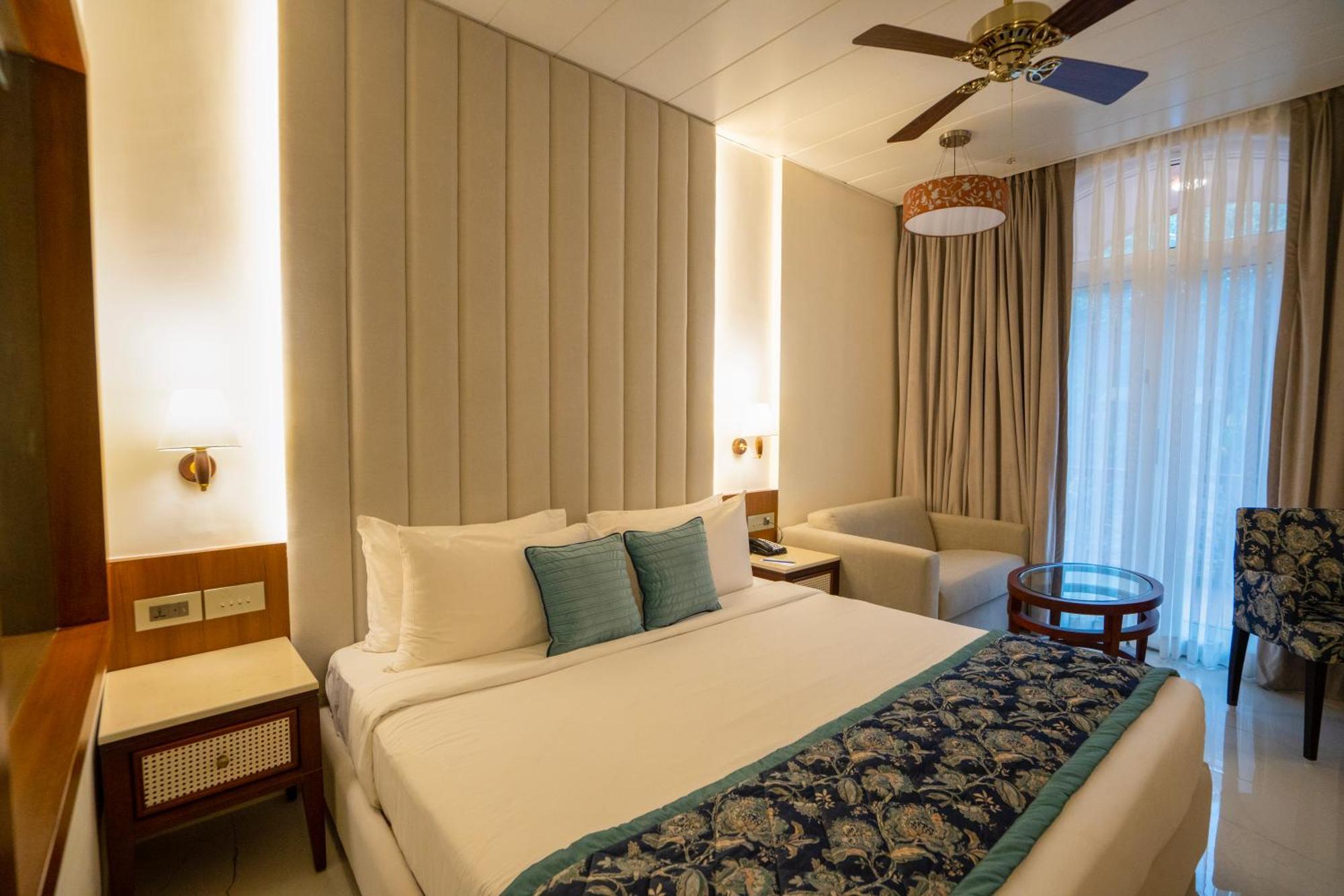 เอฟเวอร์ไชน์ รีสอร์ต มหาพาเลศวร Hotel มหาบาเลชวาร์ ภายนอก รูปภาพ