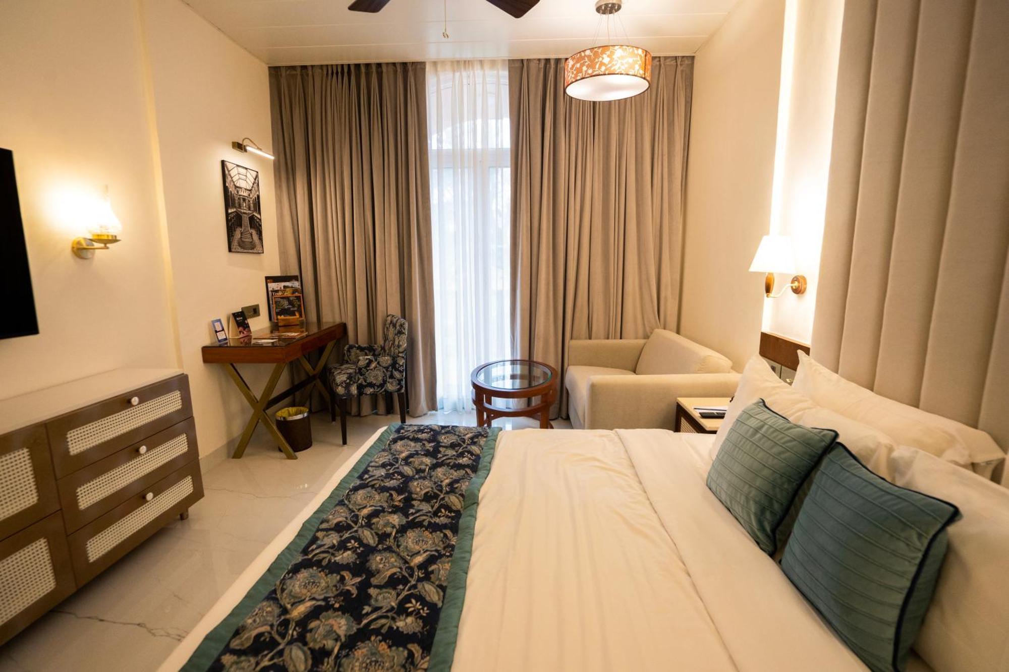 เอฟเวอร์ไชน์ รีสอร์ต มหาพาเลศวร Hotel มหาบาเลชวาร์ ภายนอก รูปภาพ