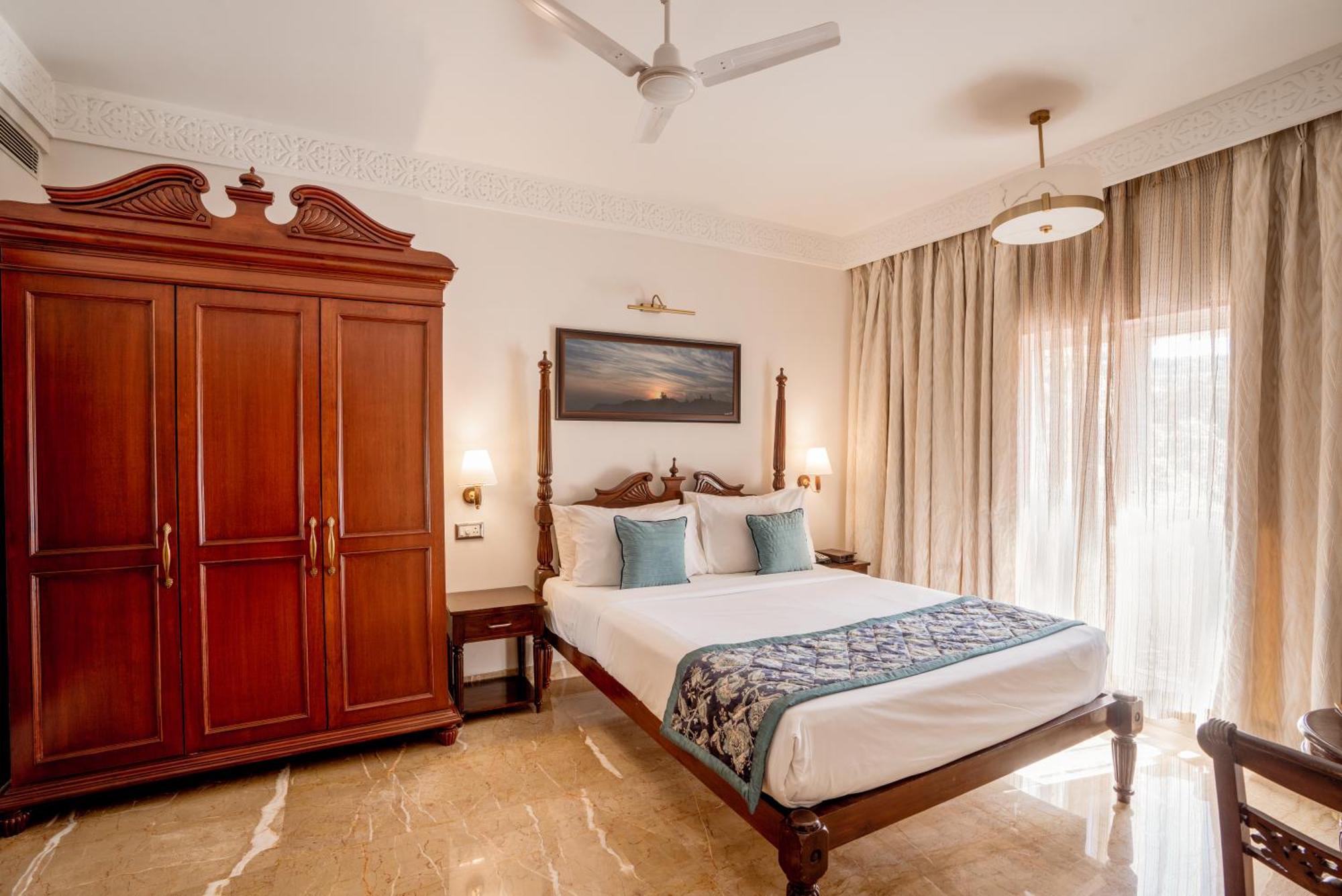 เอฟเวอร์ไชน์ รีสอร์ต มหาพาเลศวร Hotel มหาบาเลชวาร์ ภายนอก รูปภาพ