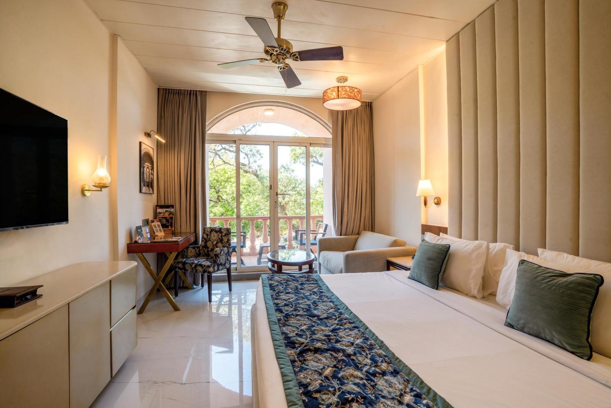 เอฟเวอร์ไชน์ รีสอร์ต มหาพาเลศวร Hotel มหาบาเลชวาร์ ภายนอก รูปภาพ
