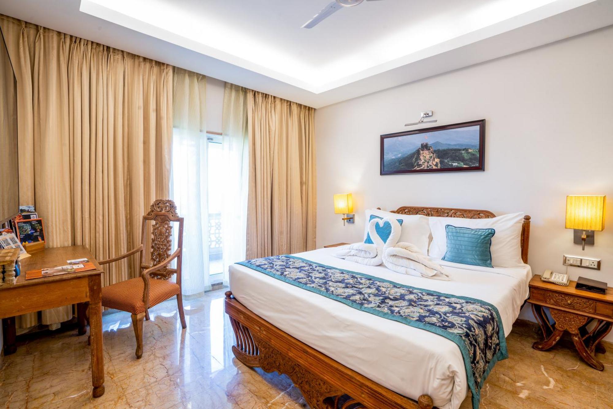 เอฟเวอร์ไชน์ รีสอร์ต มหาพาเลศวร Hotel มหาบาเลชวาร์ ภายนอก รูปภาพ