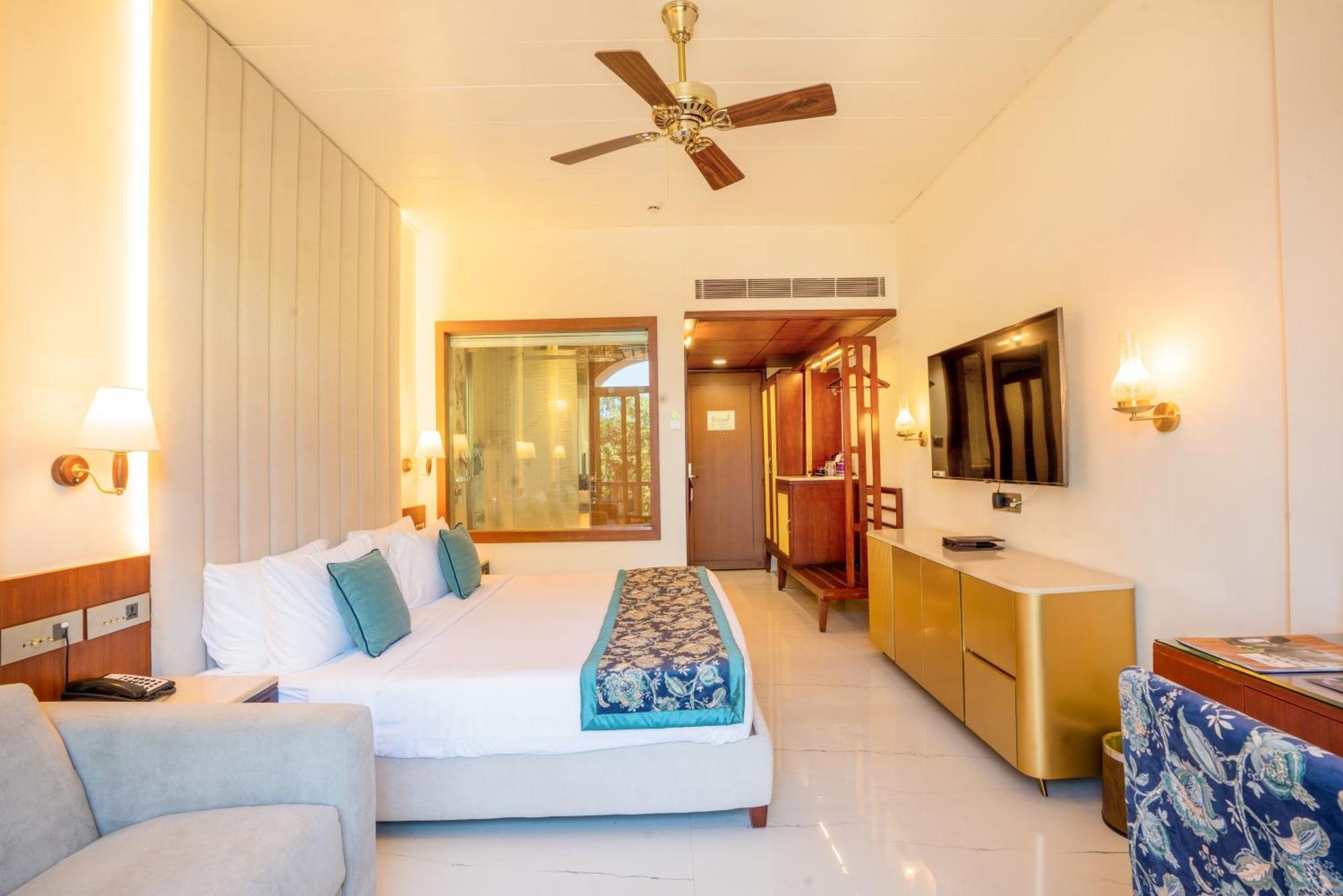 เอฟเวอร์ไชน์ รีสอร์ต มหาพาเลศวร Hotel มหาบาเลชวาร์ ภายนอก รูปภาพ