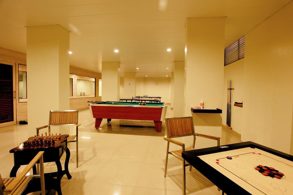 เอฟเวอร์ไชน์ รีสอร์ต มหาพาเลศวร Hotel มหาบาเลชวาร์ ภายนอก รูปภาพ