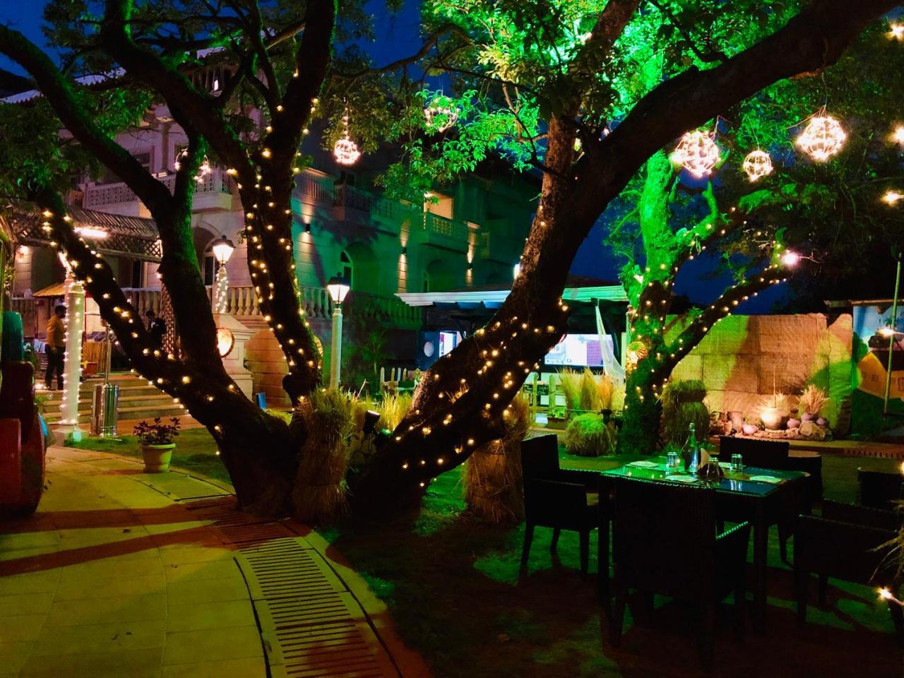 เอฟเวอร์ไชน์ รีสอร์ต มหาพาเลศวร Hotel มหาบาเลชวาร์ ภายนอก รูปภาพ